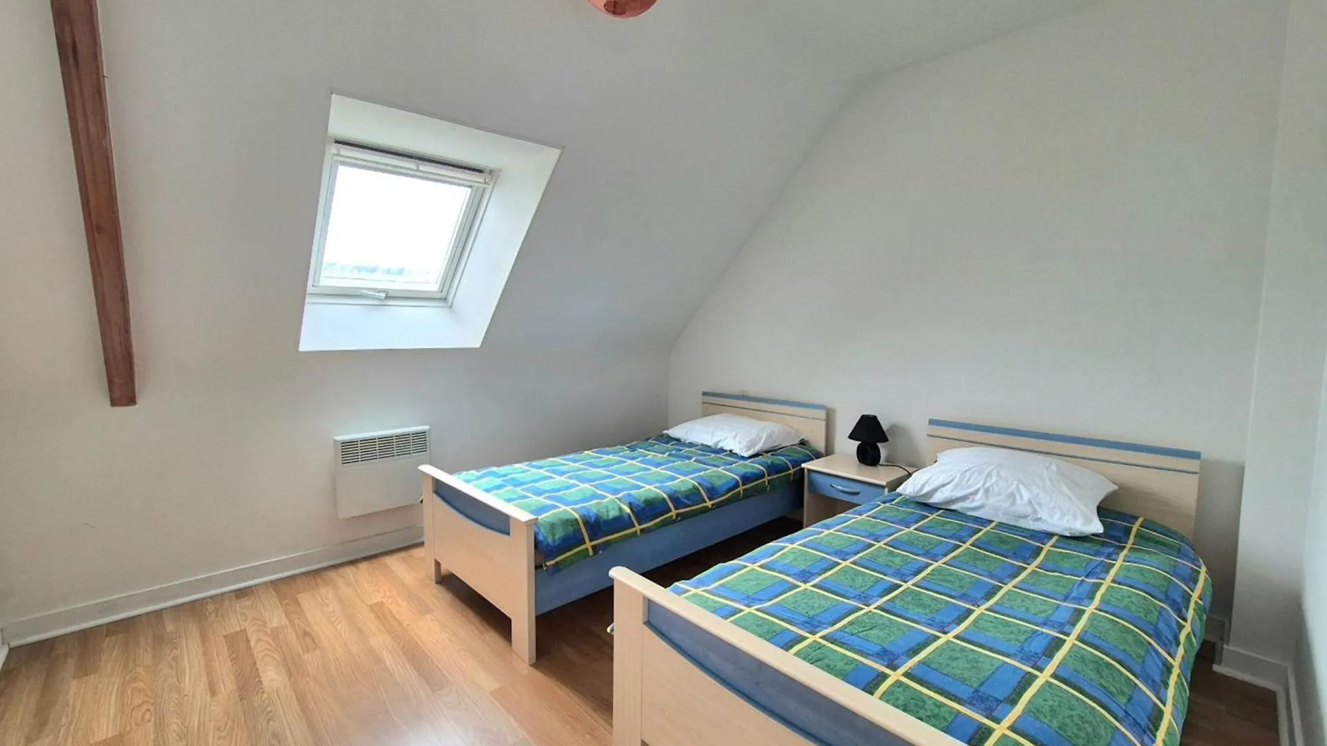 Large Family House - Near Beach Lancieux Semesterbostad
